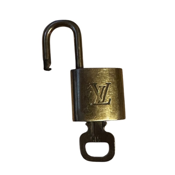 Louis Vuitton Lock and Key #315 π - Picture 5 of 6